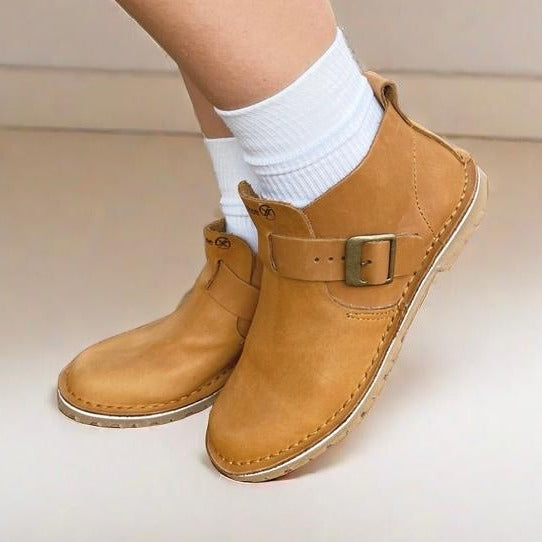 croosover buckle bootie - tan