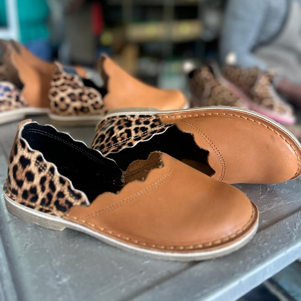 Curved Vellie Pumps