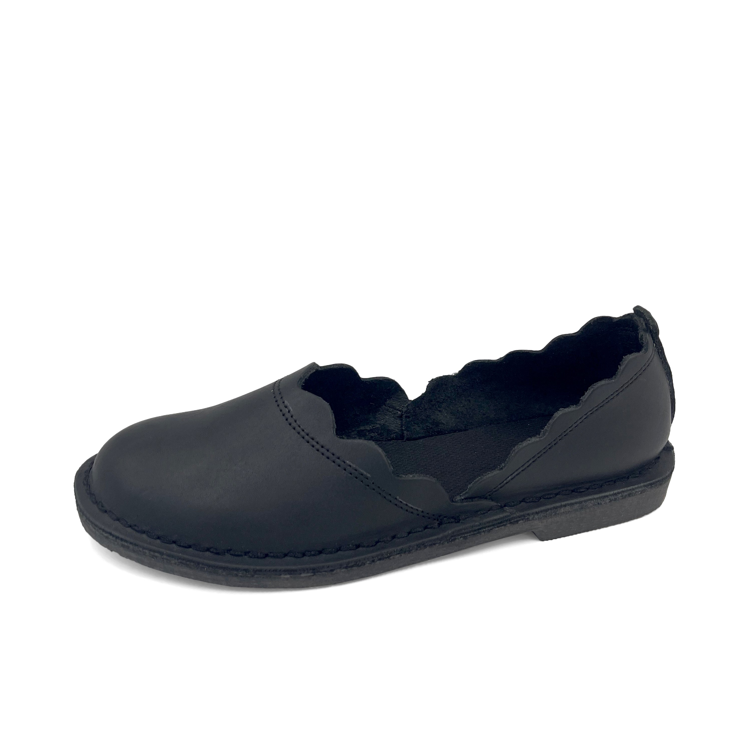 Curved Vellie Pumps