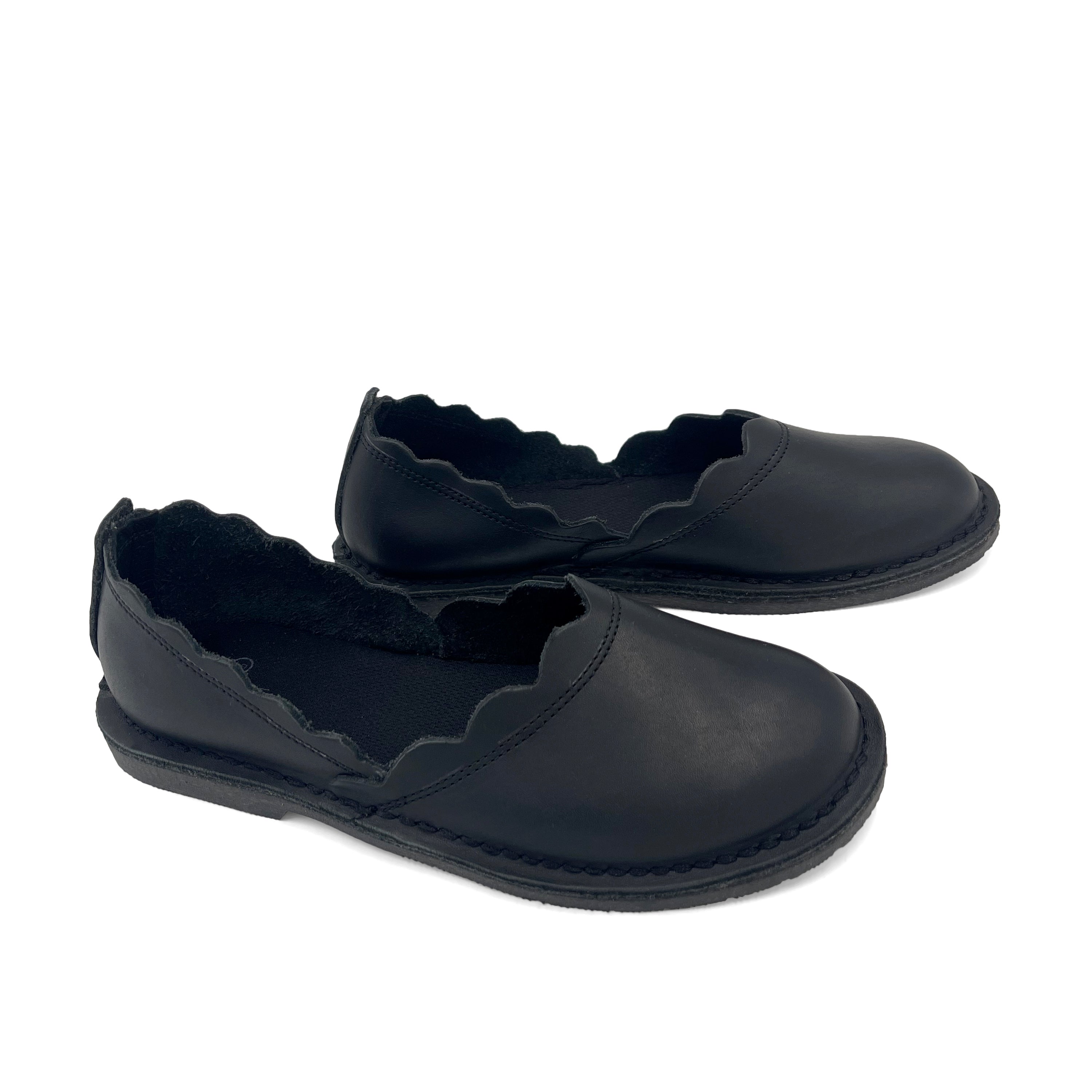 Curved Vellie Pumps