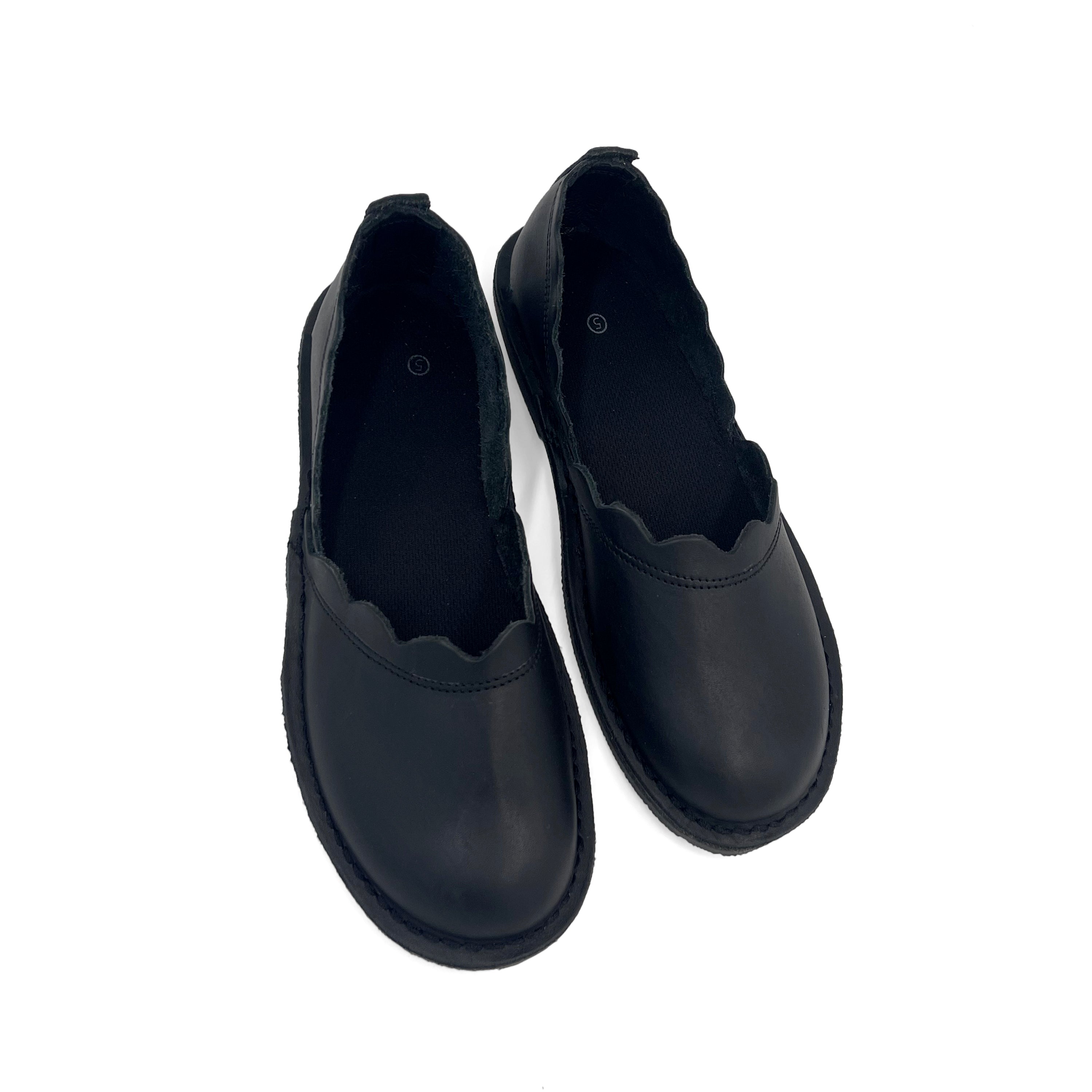 Curved Vellie Pumps