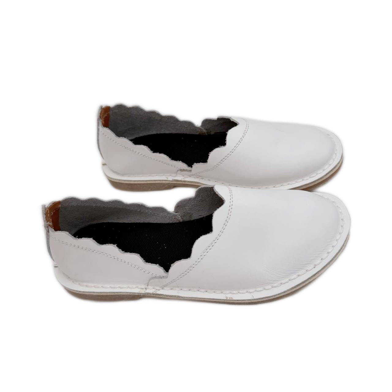 Curved Vellie Pumps