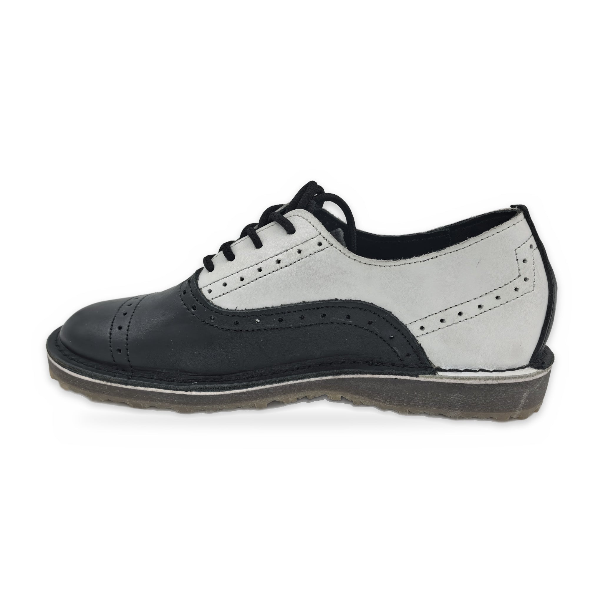 Two-Tone Saddle Lace-Ups – Black & White