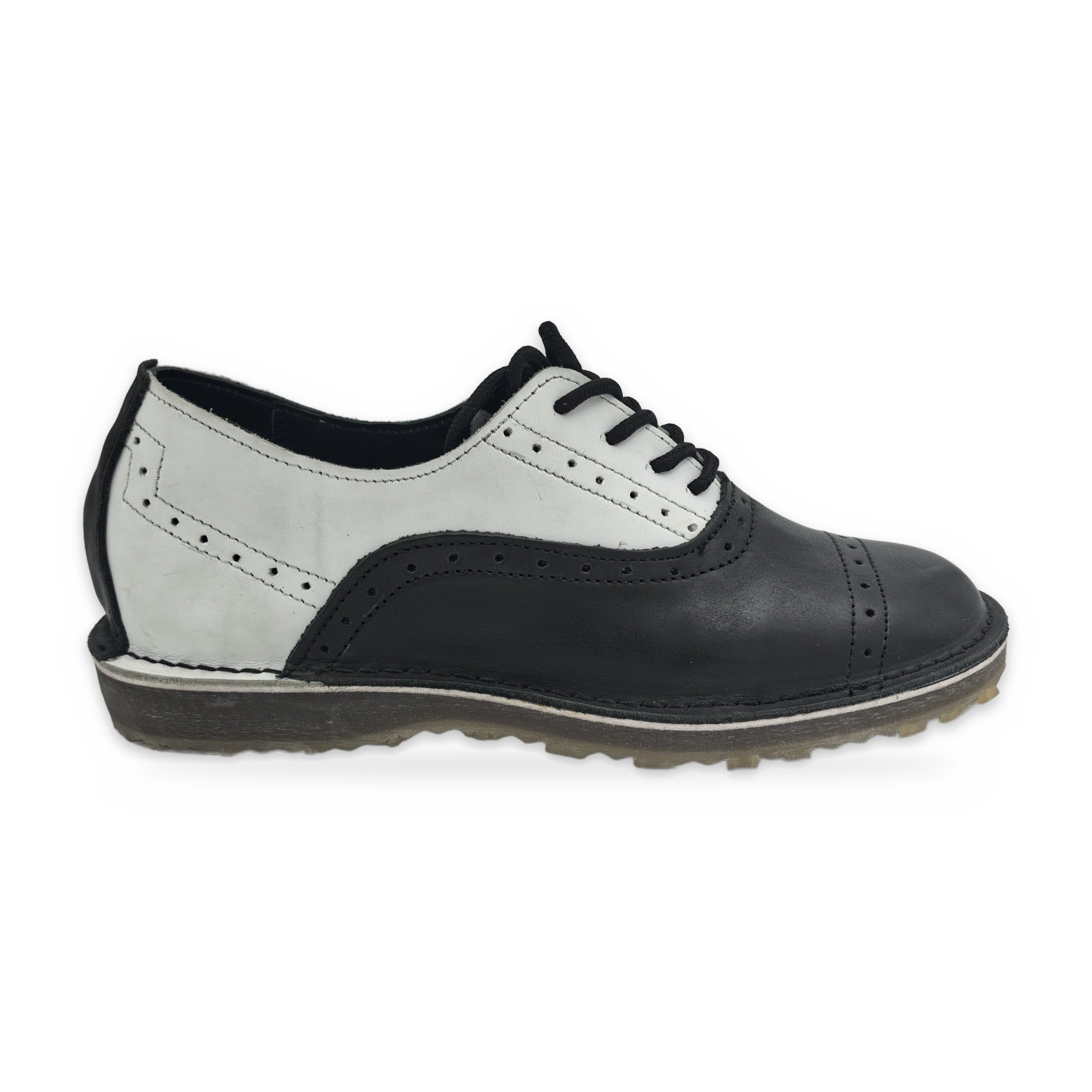 Two-Tone Saddle Lace-Ups – Black & White
